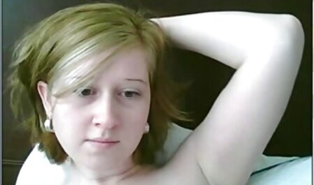 एक युवा लड़की के सेक्सी मूवी बीपी वीडियो बालों के लिए लॉकर कमरे में खेल गोरा